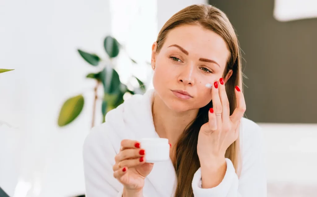 بهترین کرم برای چروک دور چشم